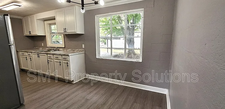 1001 Burton Ave — Photo 6