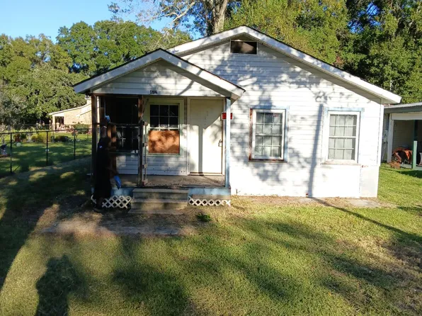 4712 1st St, Moss Point, MS 39563