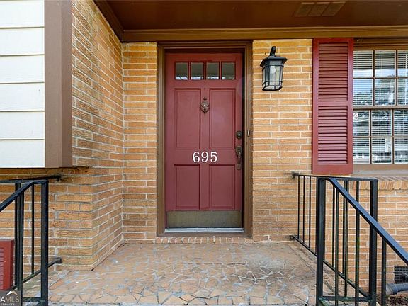 5th image of 695 Carlouetta Rd SW