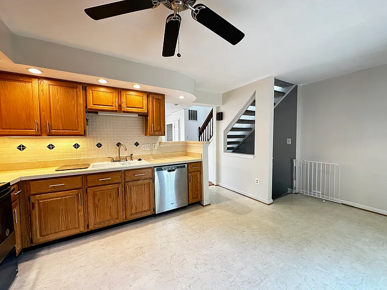 9799 Mock Orange Ct — Photo 10