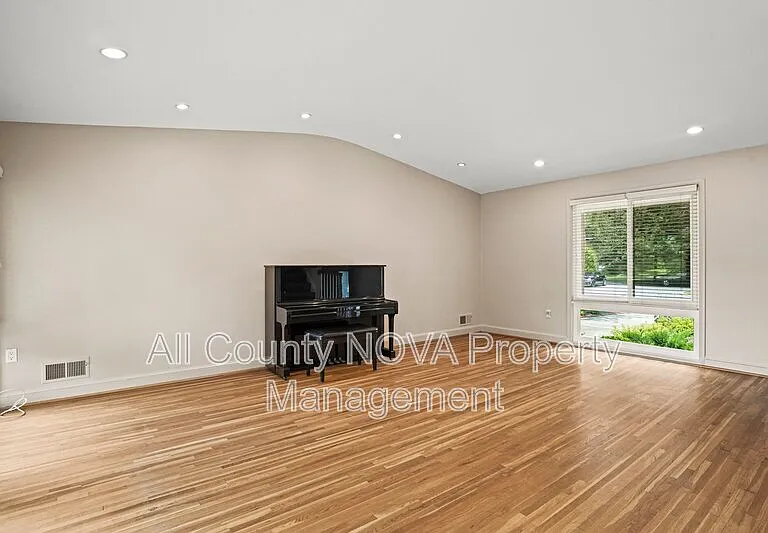 6428 Earlham Dr — Photo 18
