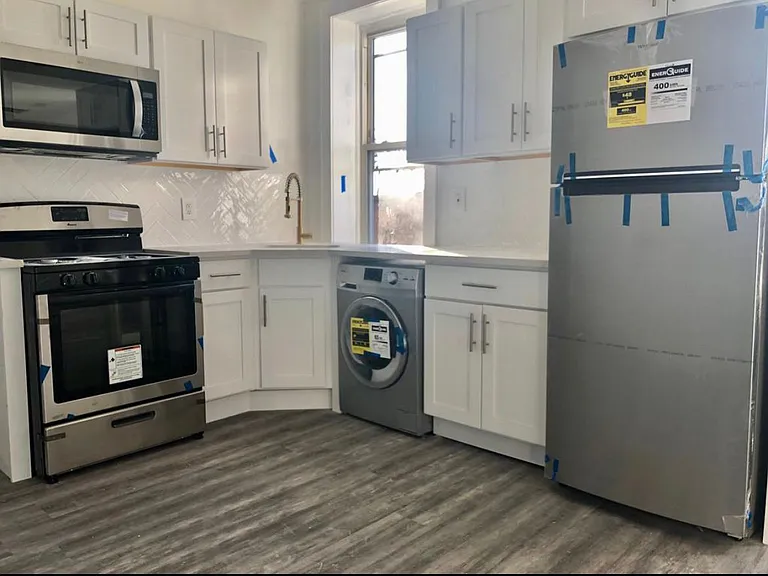 261 Hutton St #3R — Photo 1