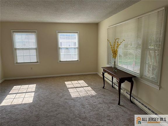 4th image of 236 N Marblehead Ln #B