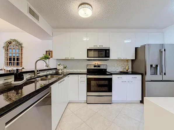 6219 Coral Lake Drive #207, Margate, FL 33063