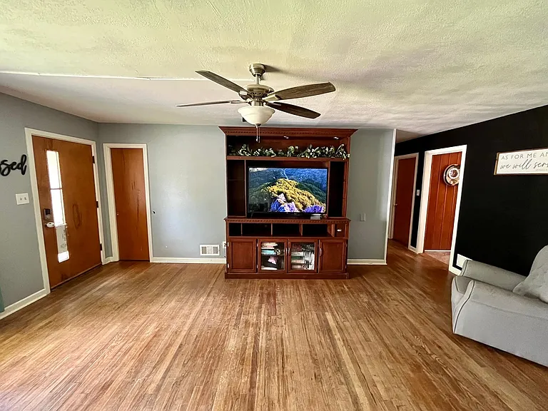 3518 Lynette Dr — Photo 4