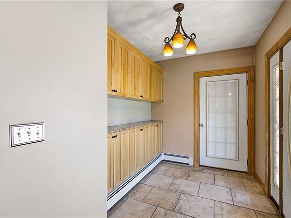 4th image of 95 Uxbridge St