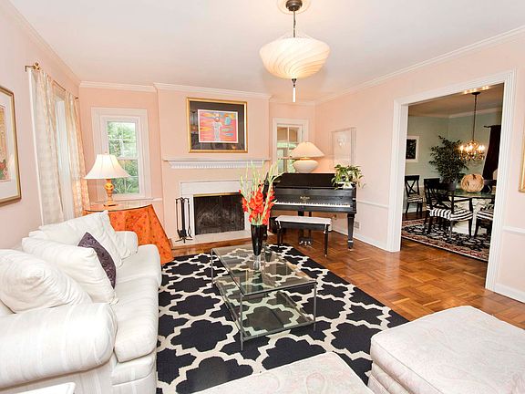 5th image of 129 E Westfield Blvd