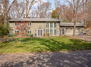 4136 Hillcrest Rd, Deephaven, MN 55391