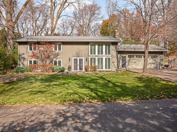 4136 Hillcrest Rd, Deephaven, MN 55391