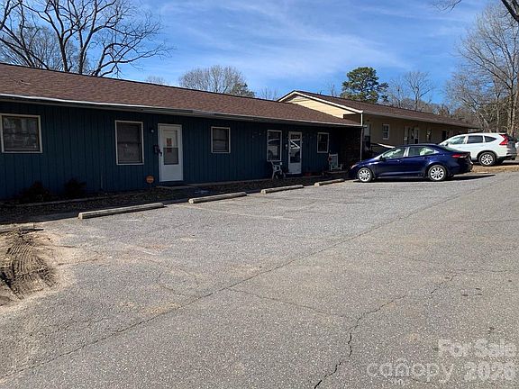 4th image of 1006 3rd St SE