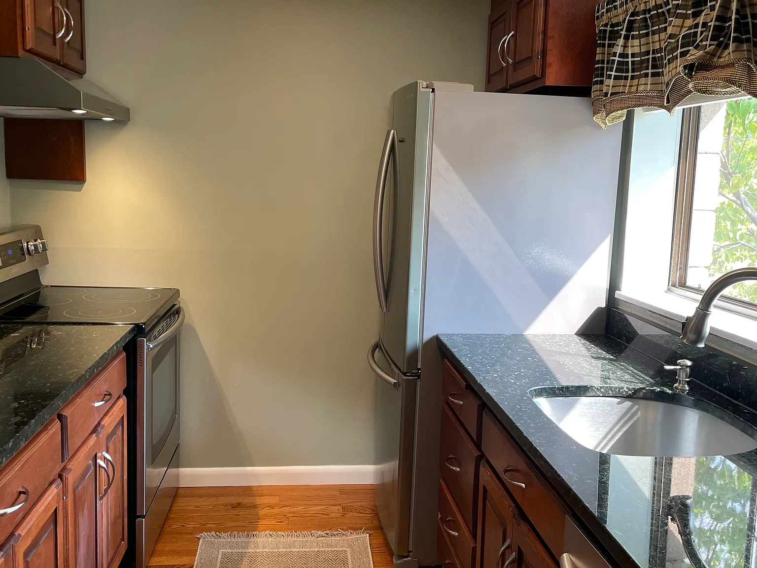 1 bed, 1.5 bath, 745 sqft, $1,950 — Photo 2