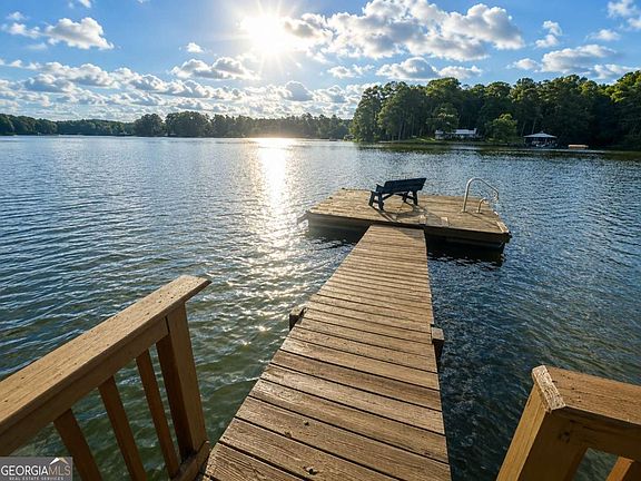 32nd image of 140 E Hamm Rd