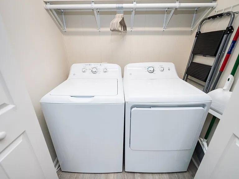 Full size laundy room
