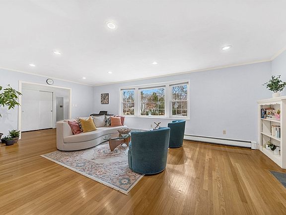 3rd image of 15 Spring Valley Rd