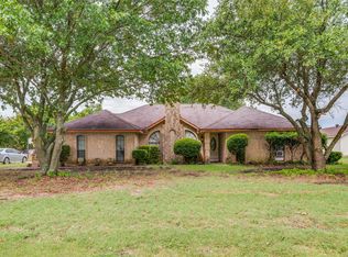 117 Lassetter Dr, Red Oak, TX 75154