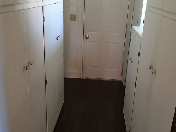 4th image of 687 E Wood St