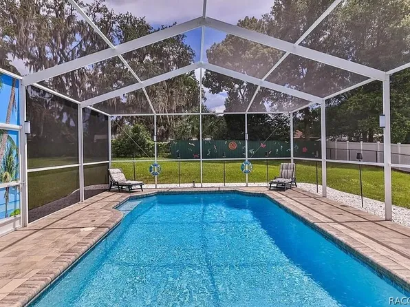 5904 W Meadowpark Ln, Crystal River, FL 34429