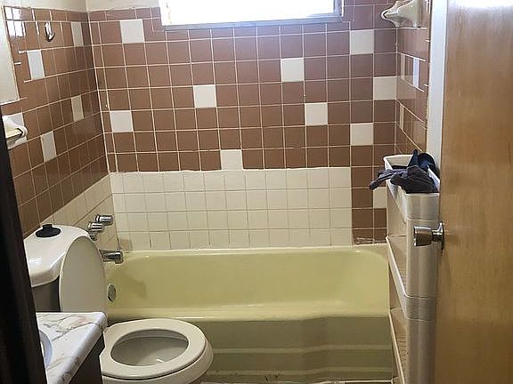 5th image of 4744 Highland Ave