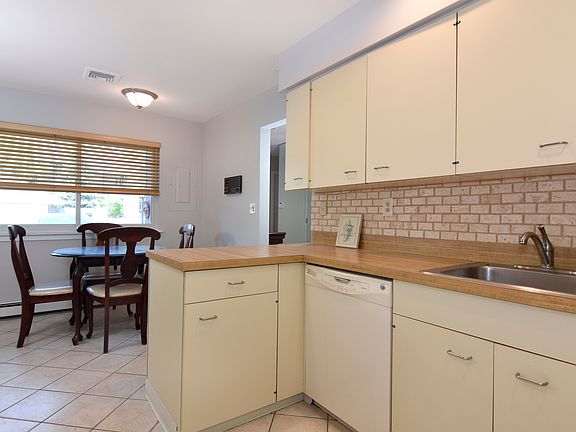 3rd image of 291 S Broadway #291E