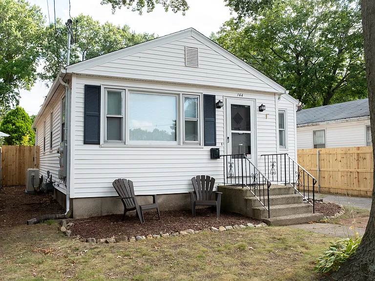 144 Texas Ave — Photo 2