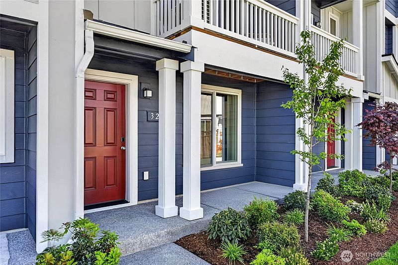 4th image of 34076 Emerald Ridge Avenue SE