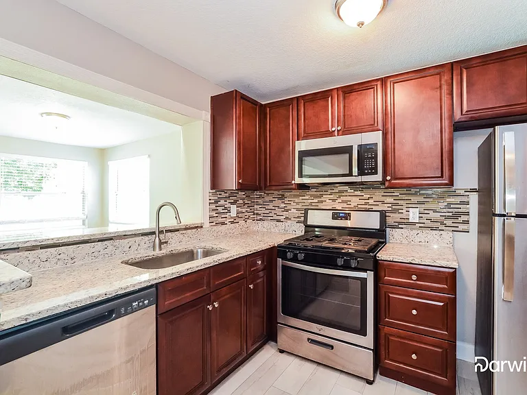303 S Edgemon Ave — Photo 2