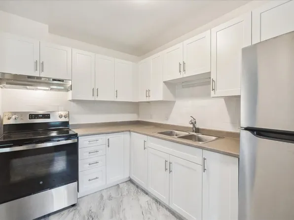 Pontiac Court Lowrise