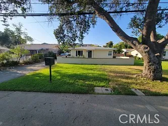 2 bed, 768 sqft, $3,300 — Photo 1