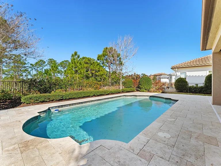 259 SE Calmo Cir — Photo 50