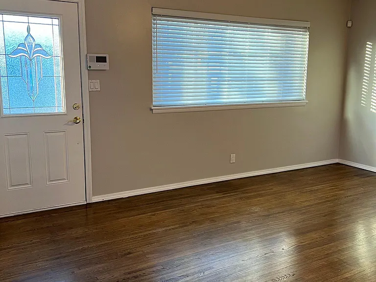 2544 W Fairview St — Photo 4