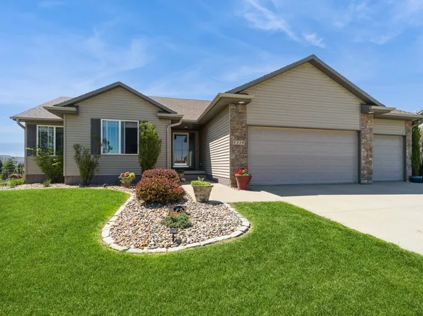 1310 91st St, West Des Moines, IA 50266