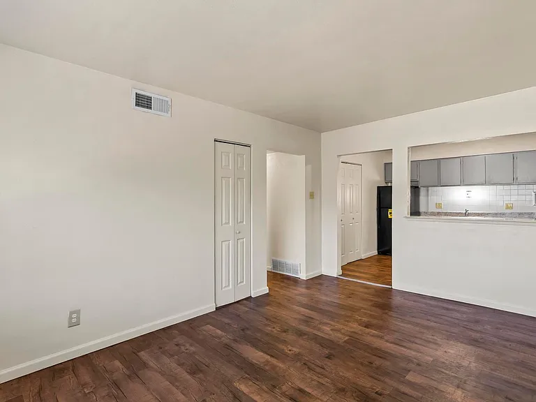 Westport Edge Apartments — Photo 43
