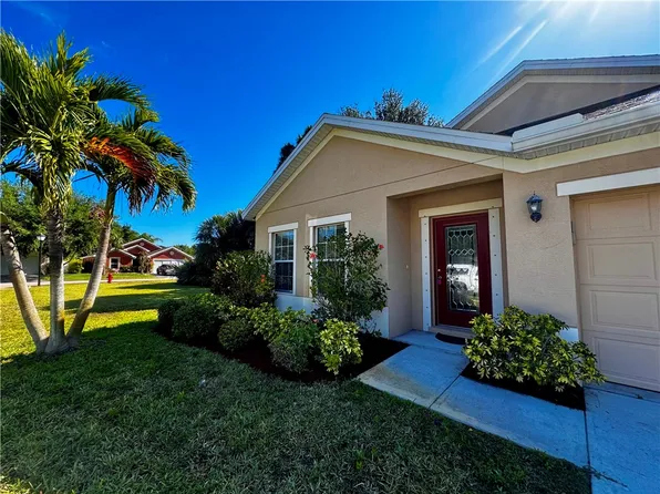 203 Briarcliff Cir, Sebastian, FL 32958