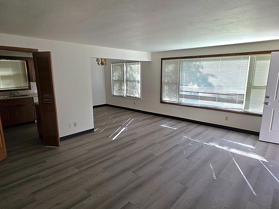 3rd image of 288 Jackson St E APT 5