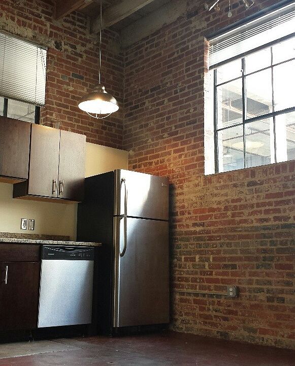 2nd image of 203 Hull St #205-2