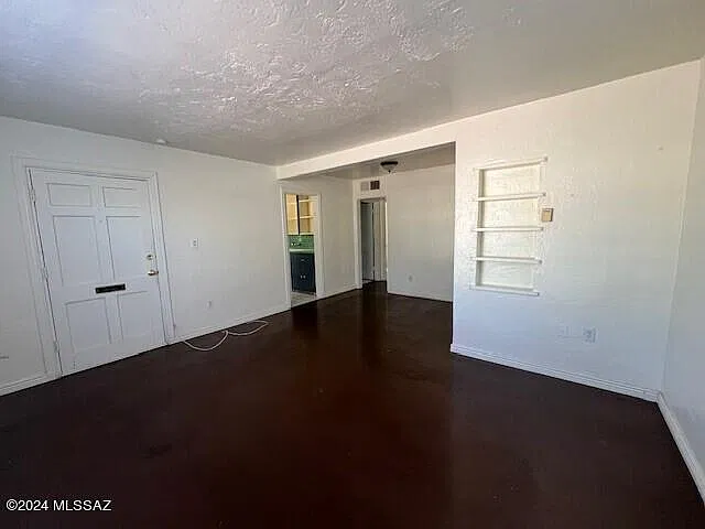 3 bed, 1.0 bath, 912 sqft, $1,500 — Photo 3