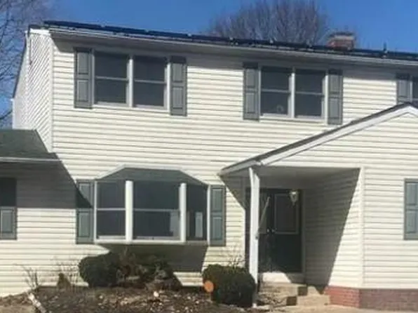 44 S Howells Avenue, Farmingville, NY 11738