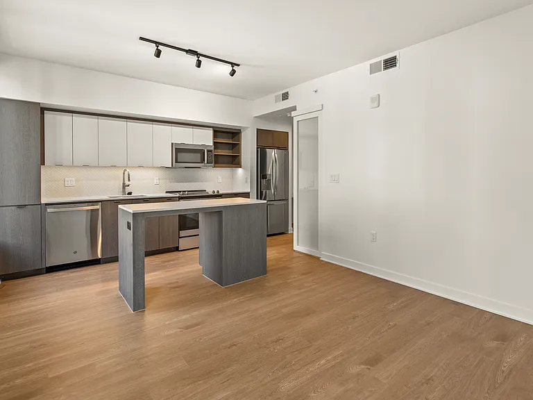 Solaire 7607 Old Georgetown — Photo 11