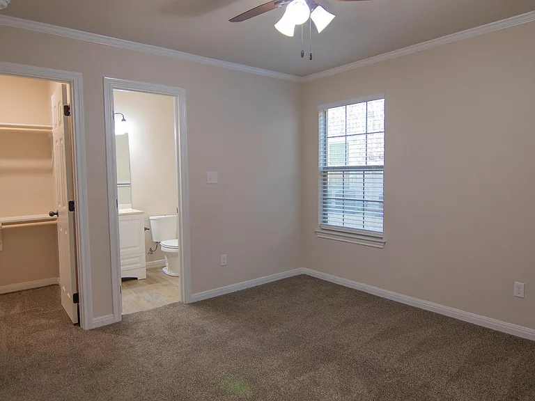 Creekside Apartments — Photo 11