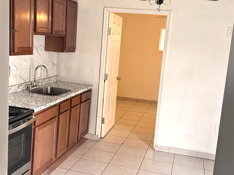2102 W Mariposa St #10 — Photo 8
