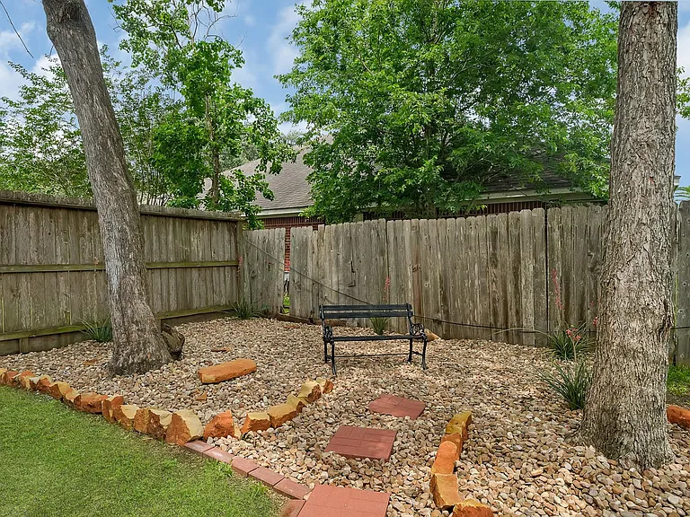 3515 Walden Dr — Photo 26