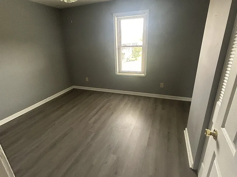 712 E Lincoln Trail Blvd — Photo 5
