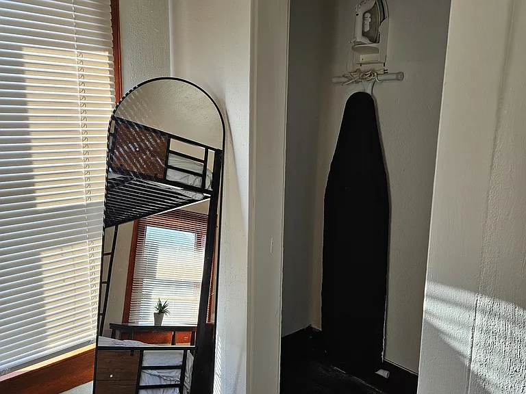 719 SW 4th St #200 — Photo 9