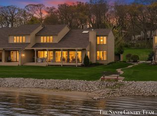 15780 Prospect Point Dr, Spring Lake, MI 49456