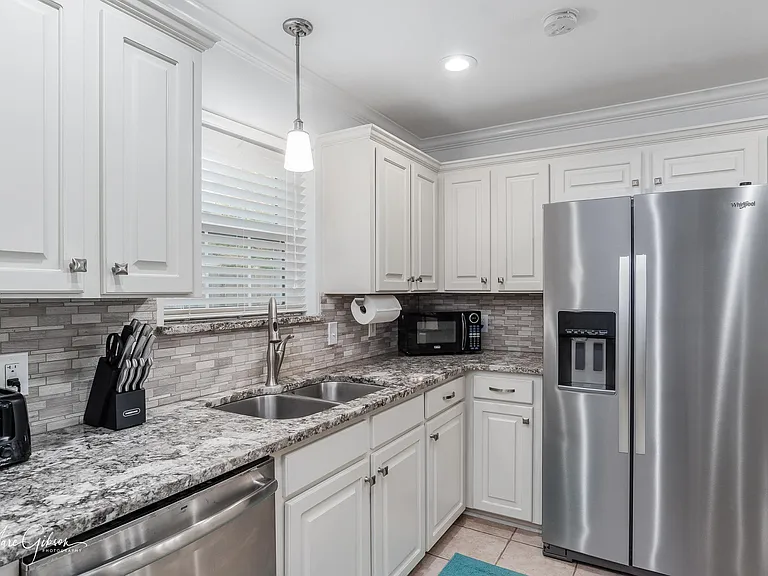 Fully stocked kitchen to meal prep