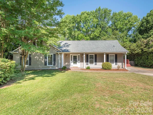 8208 Bluesage Cir, Charlotte, NC 28270