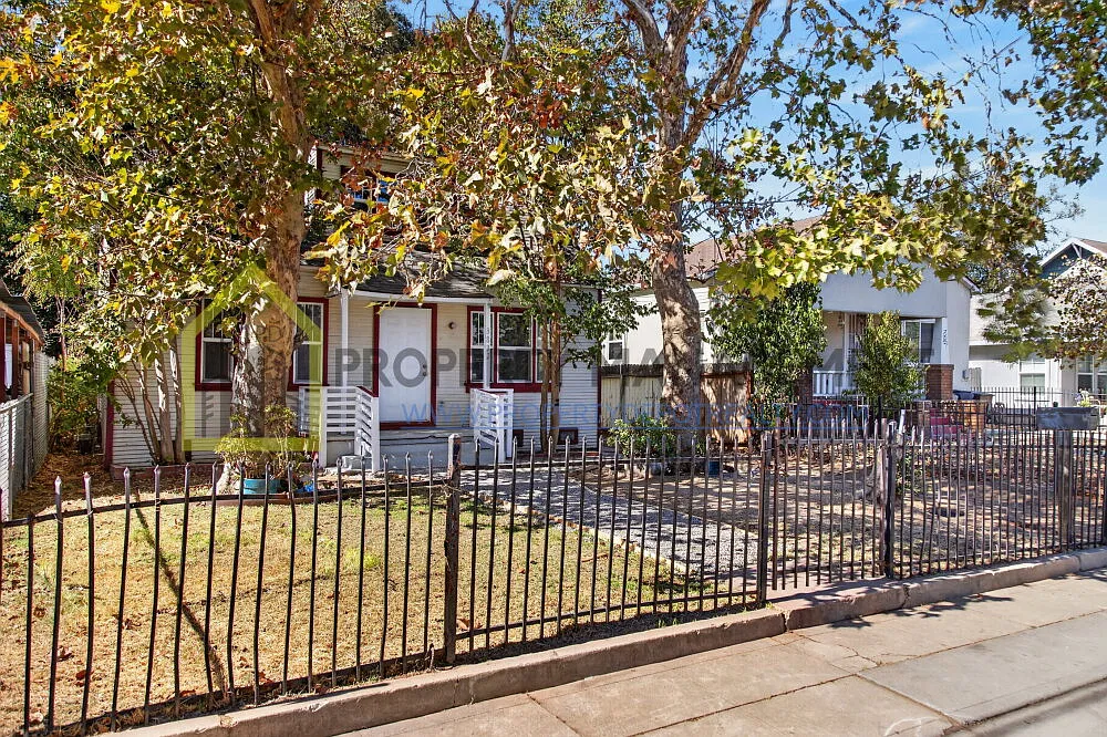 5 bed, 1.5 bath, 1388 sqft, $2,700 — Photo 2