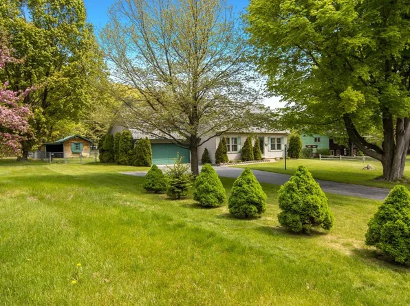 10015 E Crain Hill Rd, Traverse City, MI 49684