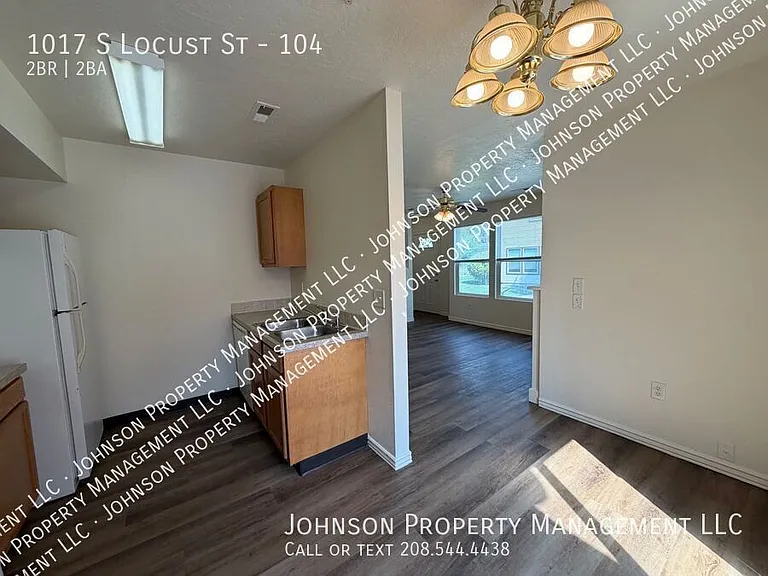 1017 S Locust St #104 — Photo 3