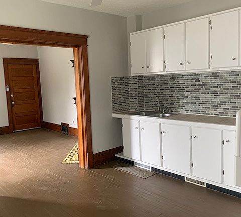 5th image of 63 S Adolph Ave